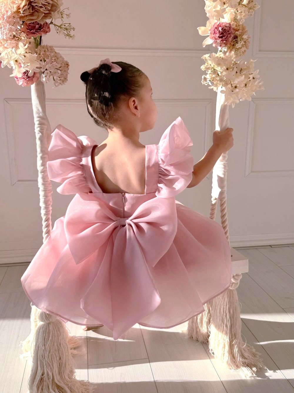 Aveline Rose dress | poederoze organza jurk met grote afneembare strik | meisjesjurk