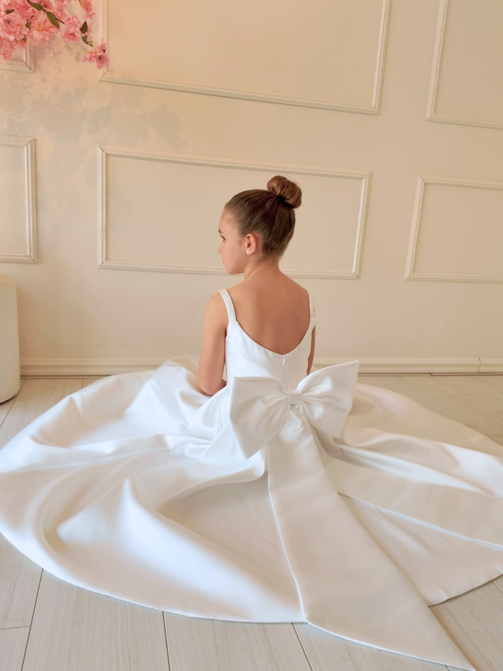 Amora bloemenmeisjes jurk | bruidsmeisjesjurk | satijn | ivory white | strik